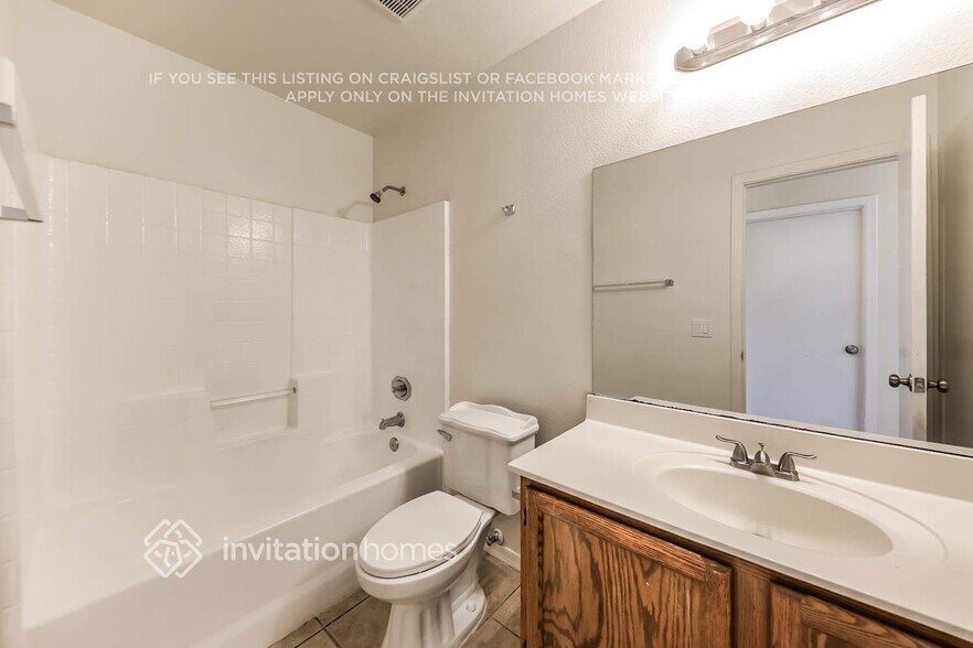 Building Photo - 6615 N 77th Dr