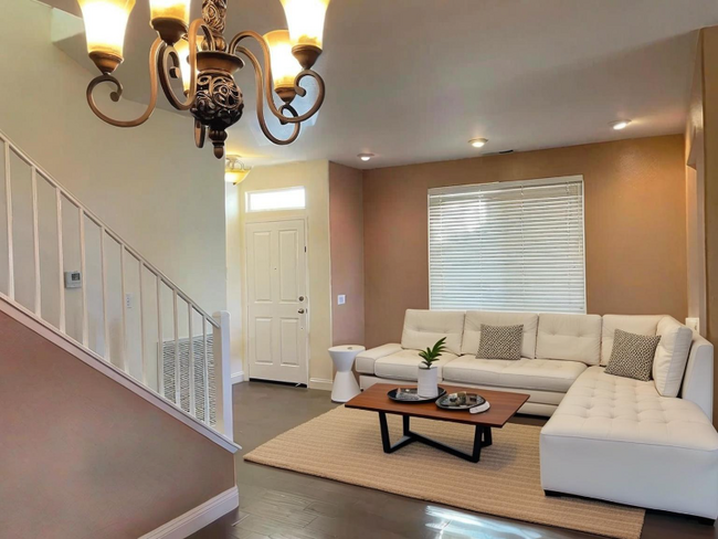 Building Photo - 11595 Compass Point Dr N