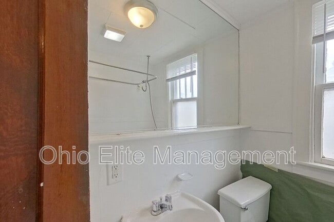 Building Photo - 461 Reinhard Ave