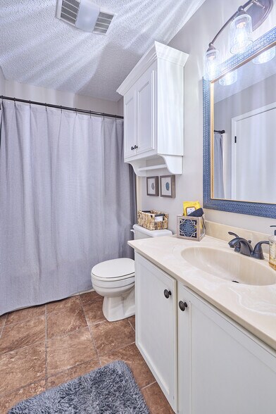 Building Photo - 400 Farr Shores Dr
