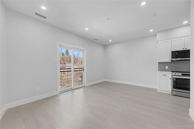 Building Photo - 10 Market St