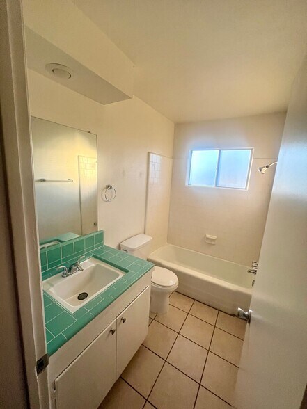 Building Photo - 2501 Bishop Dr