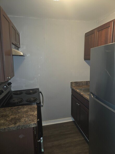 Building Photo - 2123 Highland Ave