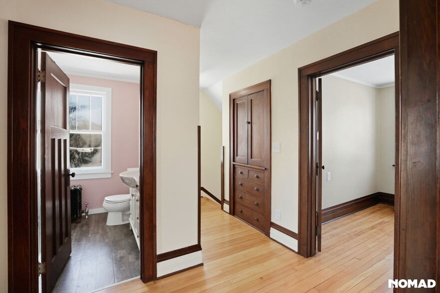 Building Photo - 40 W Lewis St