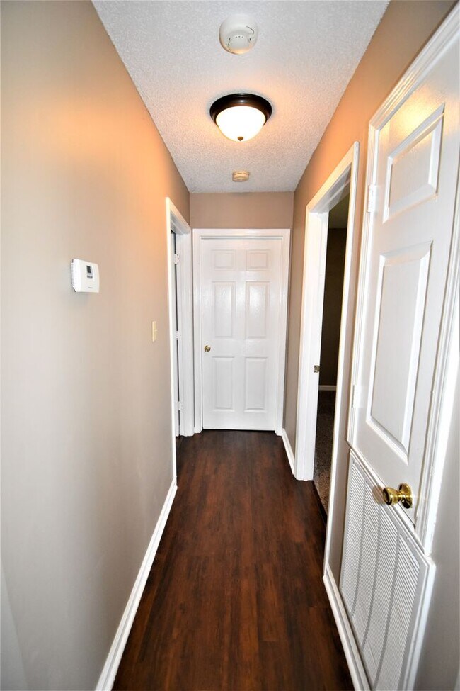 Building Photo - 3 Bedroom Pet Friendly Home For Rent!