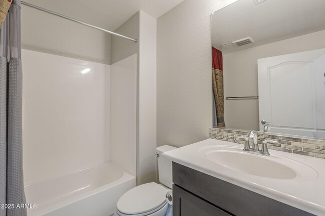 Building Photo - 2425 W Bronco Butte Trl