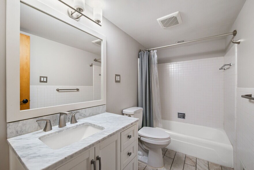 Building Photo - 8353 Kennedy Cir