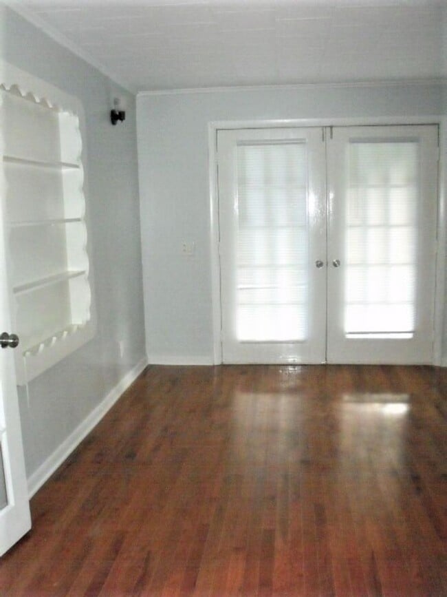 Building Photo - THIS COULD BE YOUR NEW HOME, BUSINESS, OR BOTH!