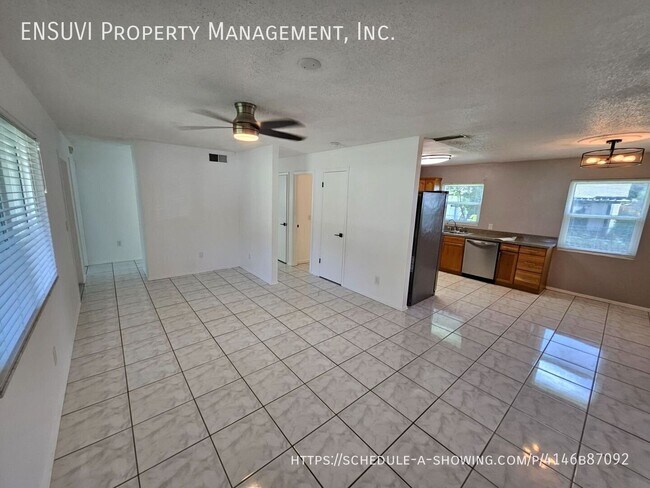 Building Photo - 4419 Tarpon Dr
