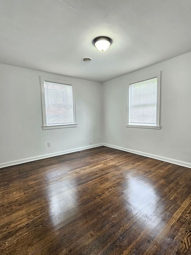 Building Photo - 129 Monroe St