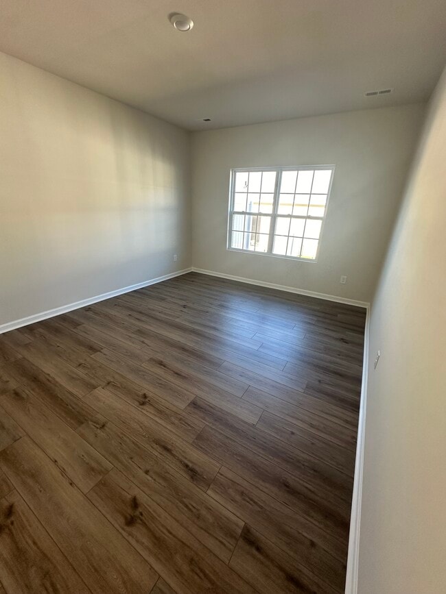 Building Photo - 220 Paneer Ln