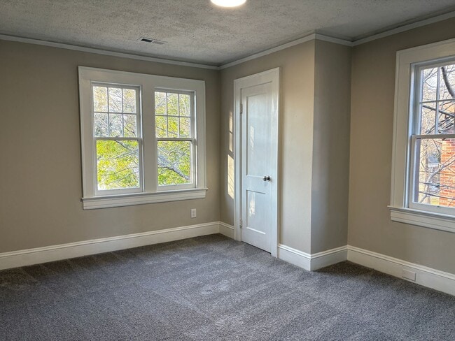 Building Photo - 2 Bedroom, 1 Bathroom Apartment in Reidsville!