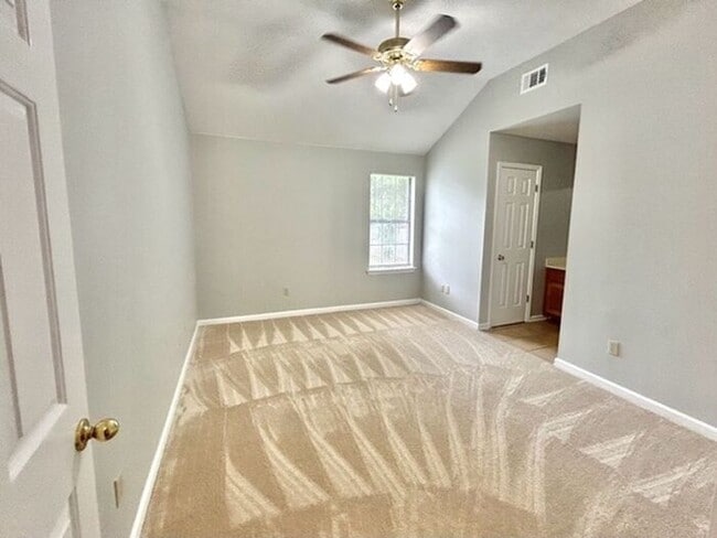 Building Photo - Now Leasing A 5 Bedroom 2 Bath Home In Memphis. Availalbe Now