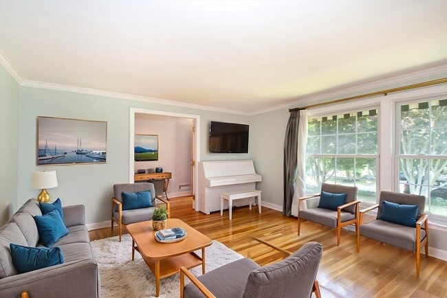 Building Photo - 45 Old Pasture Rd