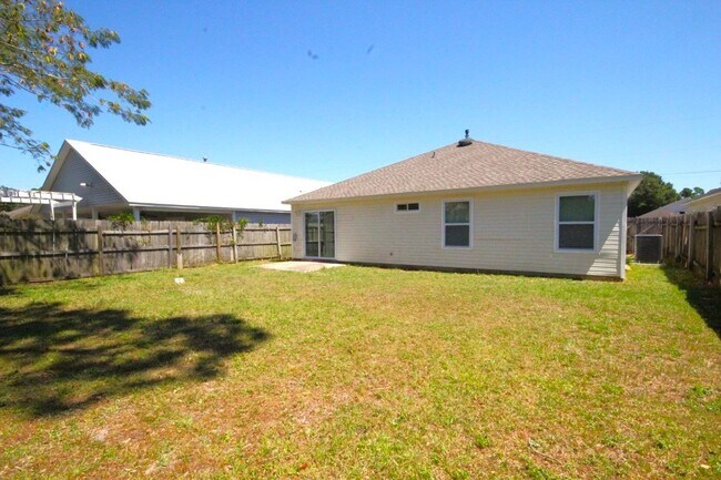 Building Photo - Southwest Pensacola 3BD/2BA with Fenced Ya...