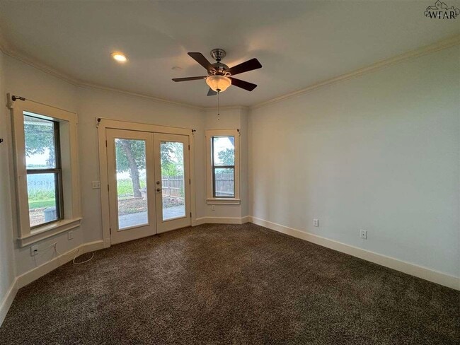 Building Photo - 609 Shoreline Dr