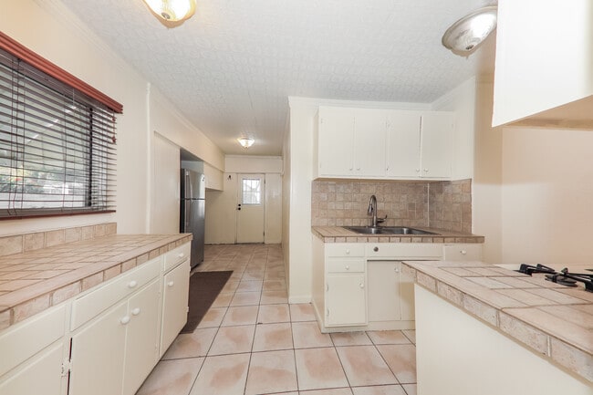 Building Photo - 3875 Pine St