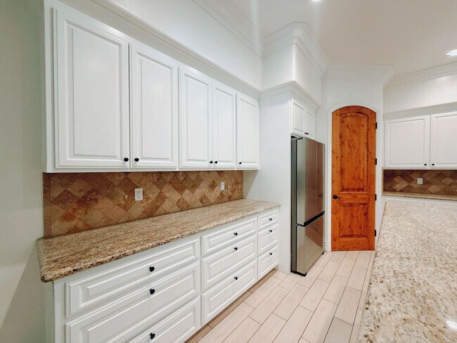 Building Photo - Spacious 6 Bed in Carlsbad with Ocean Views and Roof Top deck, 1 mile to the Beach!!