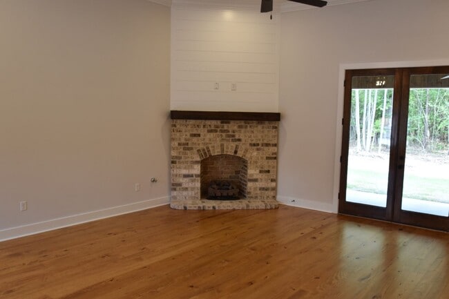 Building Photo - First Months Rent  Move In Special just $1799