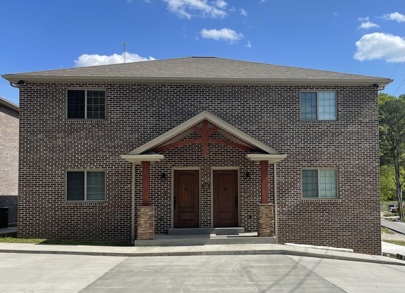 Building Photo - 715 Adkins St