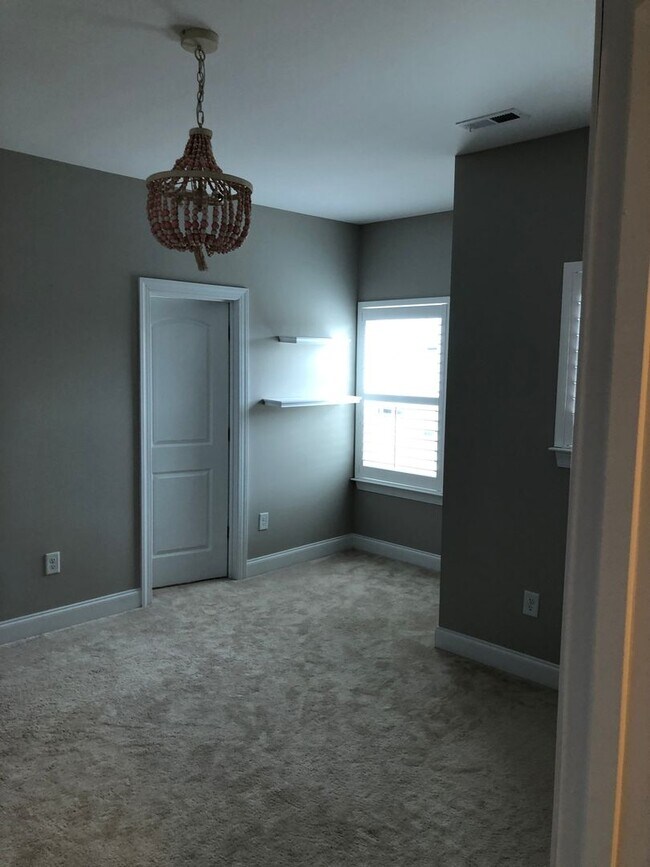 Building Photo - Beautiful like new home with full finished basement
