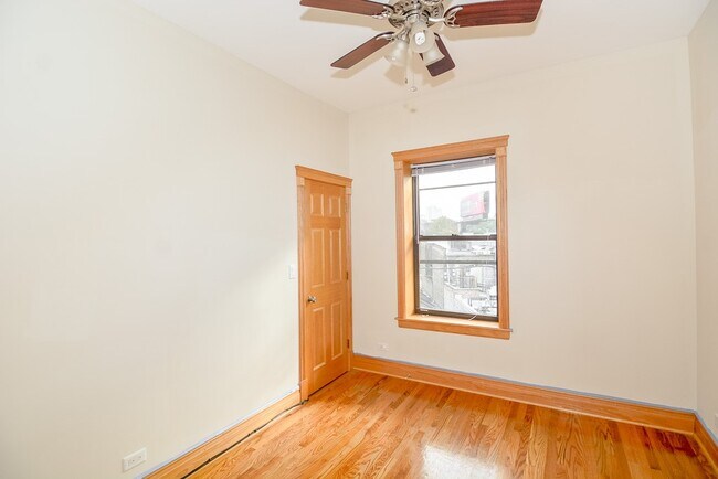 Building Photo - 1148 W Waveland Ave