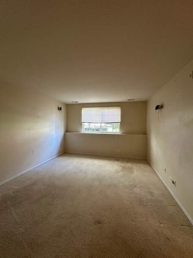 Building Photo - 2462 Emily Ln