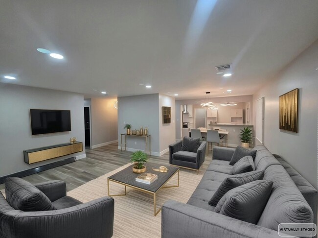 Building Photo - 24 Pilgrim Ln