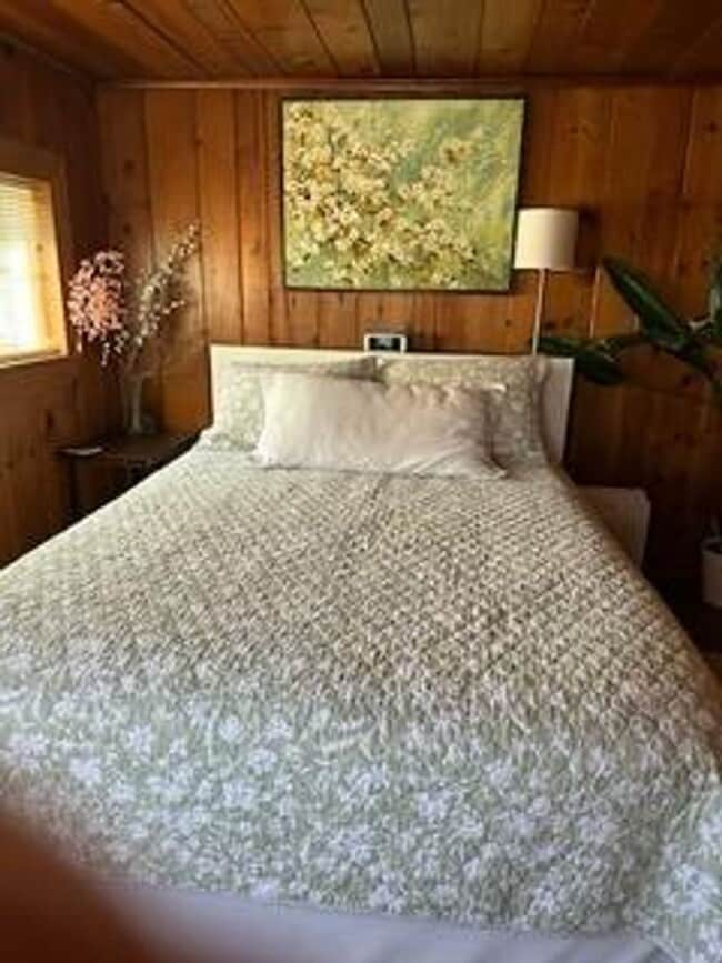 Building Photo - Water View Cabin in Iilahee - Fully Furnished