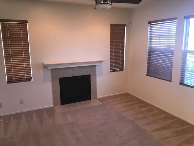 Building Photo - Gated Community!