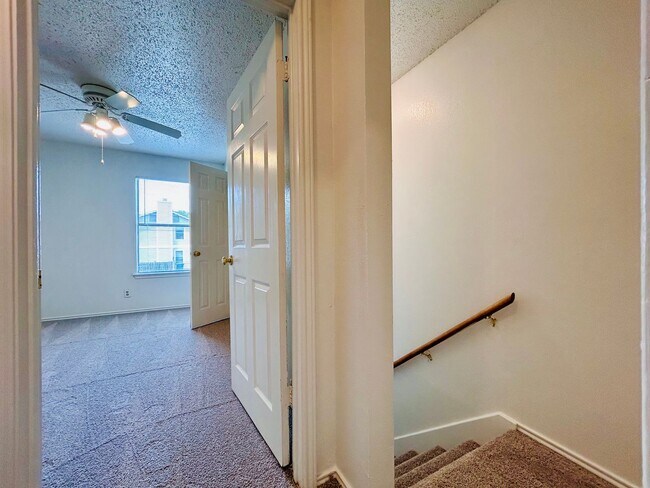 Building Photo - 9300 Kempler Dr