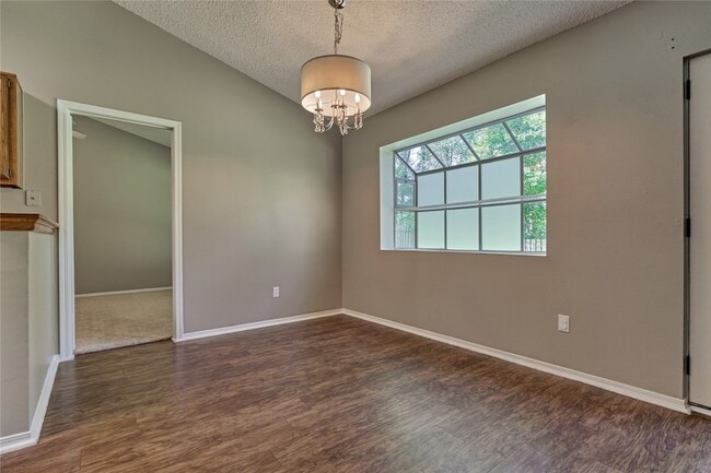 Building Photo - 3122 Village Park Dr