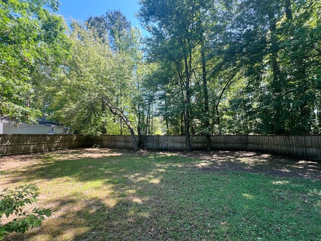 Building Photo - 4 Bed | 3 Bath Home with 1st-Floor Primary...