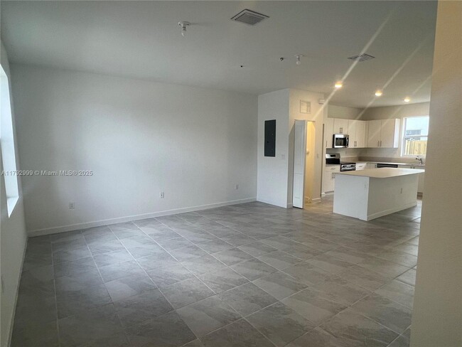 Building Photo - 1173 W Palm Ter