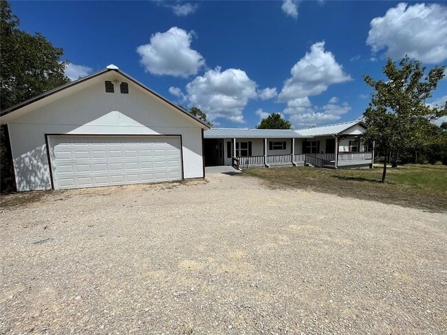 Building Photo - 1550 Alpine Trail
