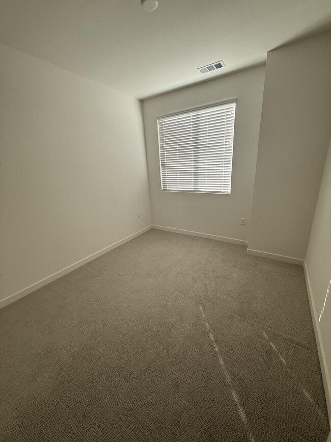 Building Photo - $4,250 - 4 Bed / 3.5 Bath Townhome in La Brisa Community of San Ysidro