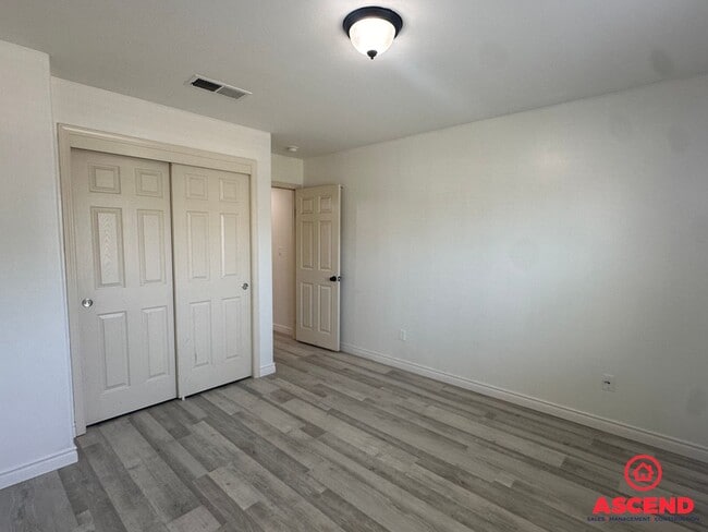 Building Photo - Gorgeous 2 Story Home off of Harris and Ol...