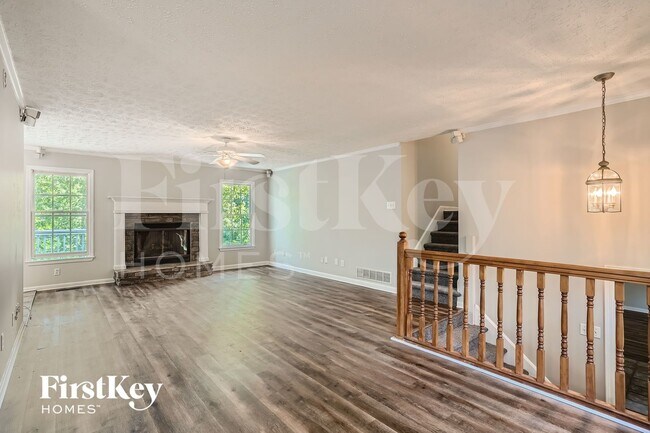 Building Photo - 6215 Little Ridge Rd