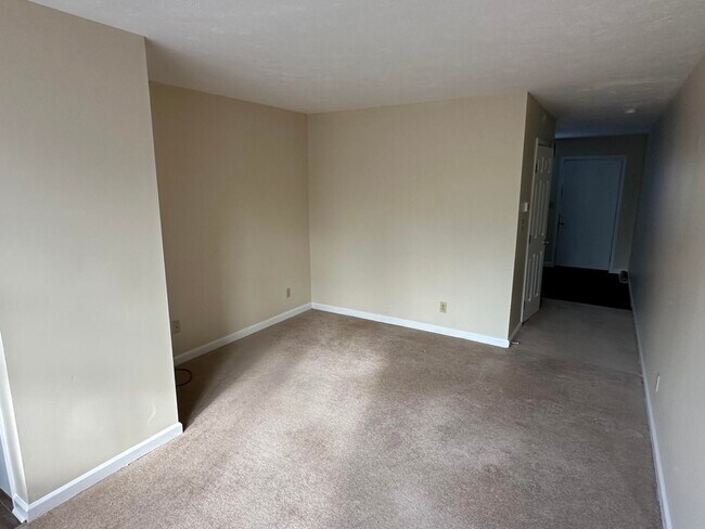 Building Photo - 165 Landings Dr