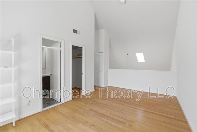 Building Photo - 1020 N Stafford St