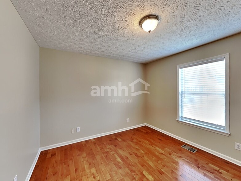 Building Photo - 508 Silver Maple Ln