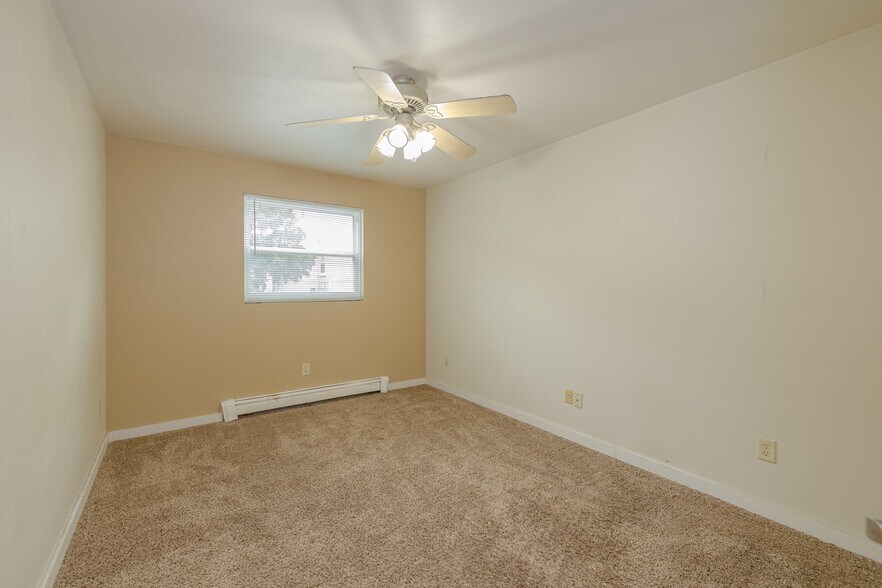 Building Photo - 836 Vine Ave