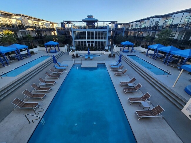 Building Photo - Exceptional Two Level 3 bedroom Condo in upscale Luxe Lofts