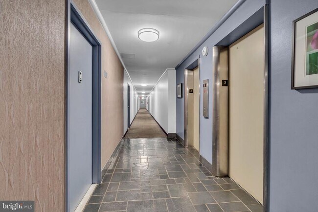 Building Photo - 3245 Rio Dr