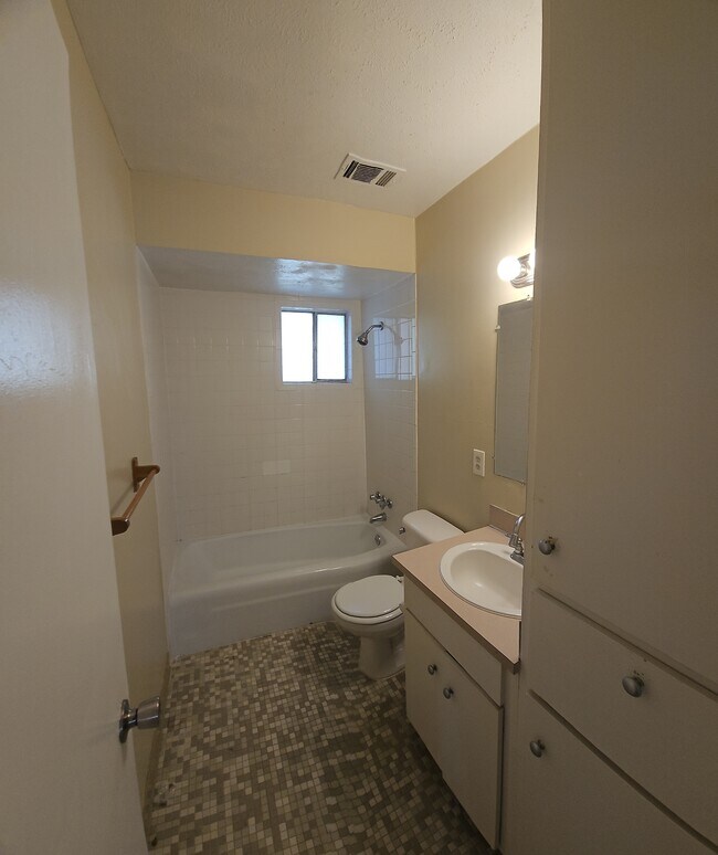 Building Photo - 5807 Hunter Rd