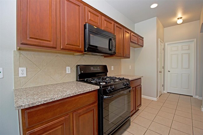 Building Photo - 6800 Cromarty Ln