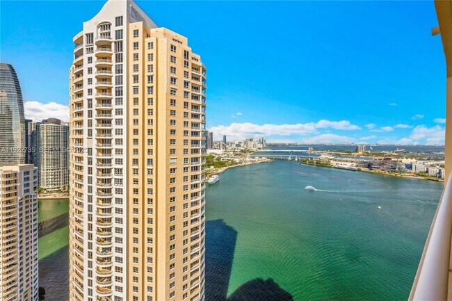 Building Photo - 808 Brickell Key Dr