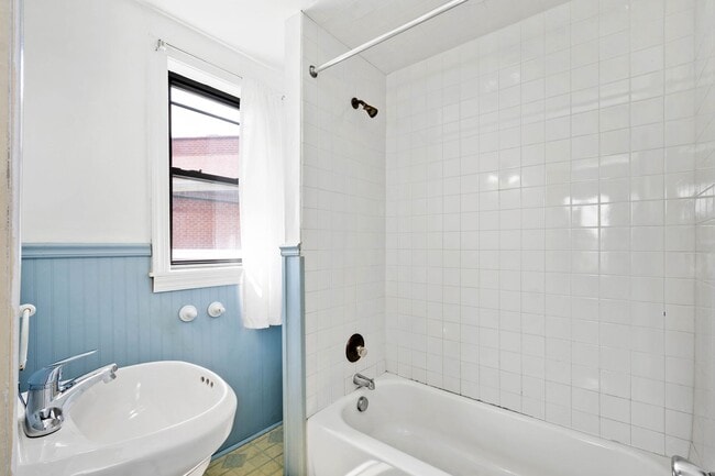 Building Photo - BLACK FRIDAY DEAL! SCORE 50% OFF 1ST MONTH'S RENT IF SIGNED BY NOV. 28! Stunning 4 bedroom home i...