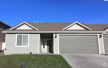 Building Photo - 3 Bed/2 Bath Townhouse in West Pasco!