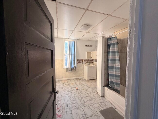 Building Photo - 253 Forest Ave